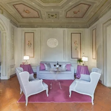 Appartement Maggio Frescoes By Vacavilla