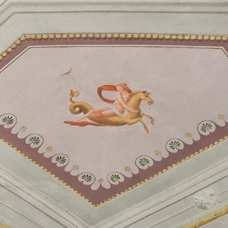 Apartamento Maggio Frescoes By Vacavilla