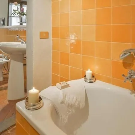 Apartamento Maggio Frescoes By Vacavilla