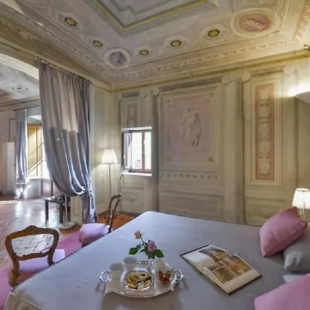 Maggio Frescoes By Vacavilla Apartamento